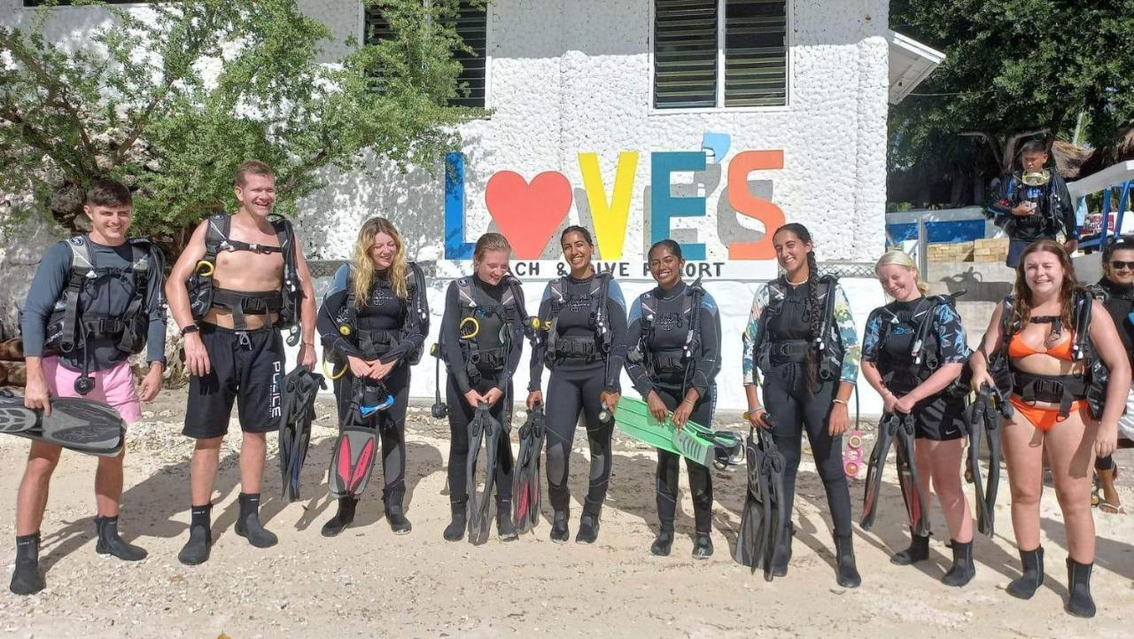 Love'S Beach & Dive Resort Моалбоал Экстерьер фото
