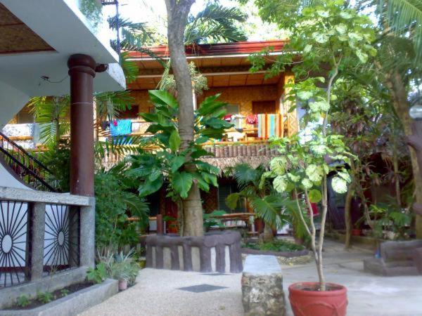 Love'S Beach & Dive Resort Моалбоал Экстерьер фото