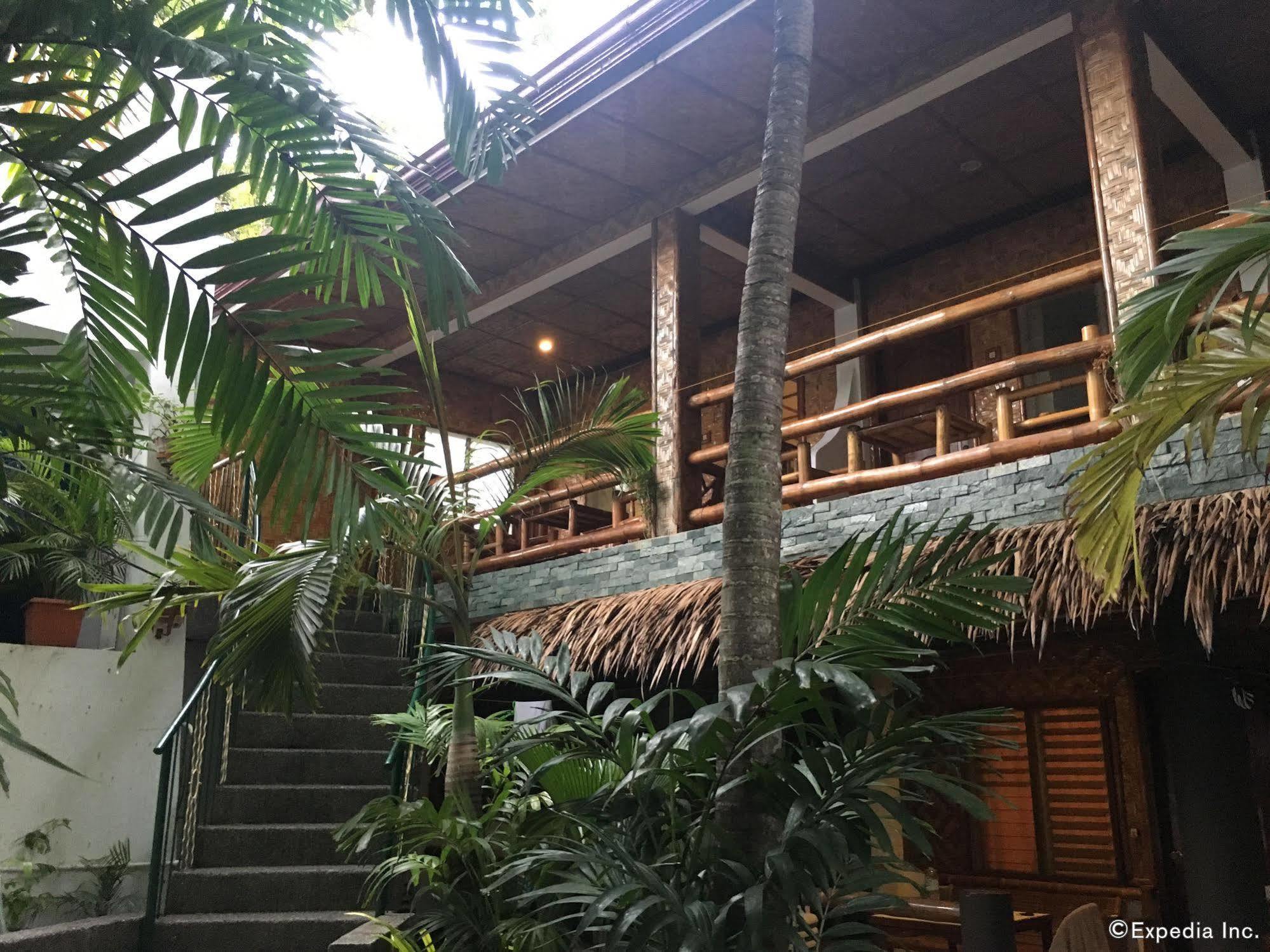 Love'S Beach & Dive Resort Моалбоал Экстерьер фото