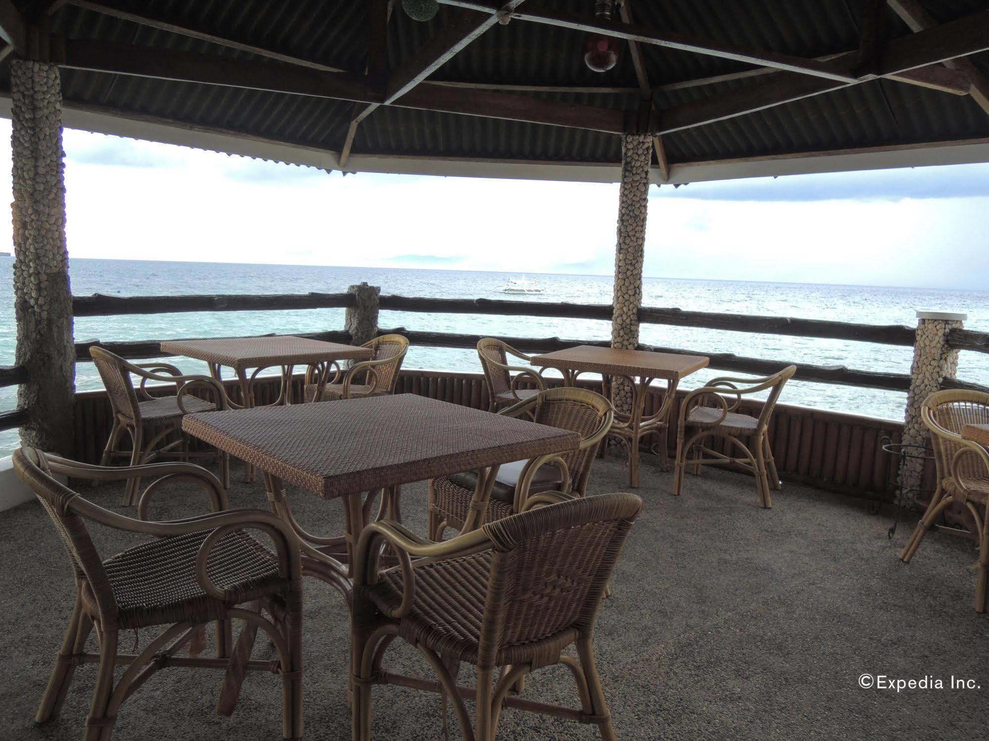 Love'S Beach & Dive Resort Моалбоал Экстерьер фото