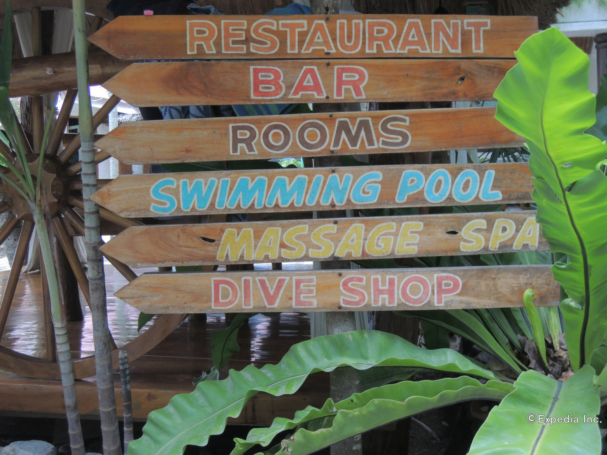 Love'S Beach & Dive Resort Моалбоал Экстерьер фото
