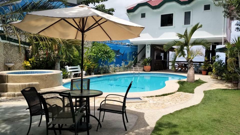 Love'S Beach & Dive Resort Моалбоал Экстерьер фото