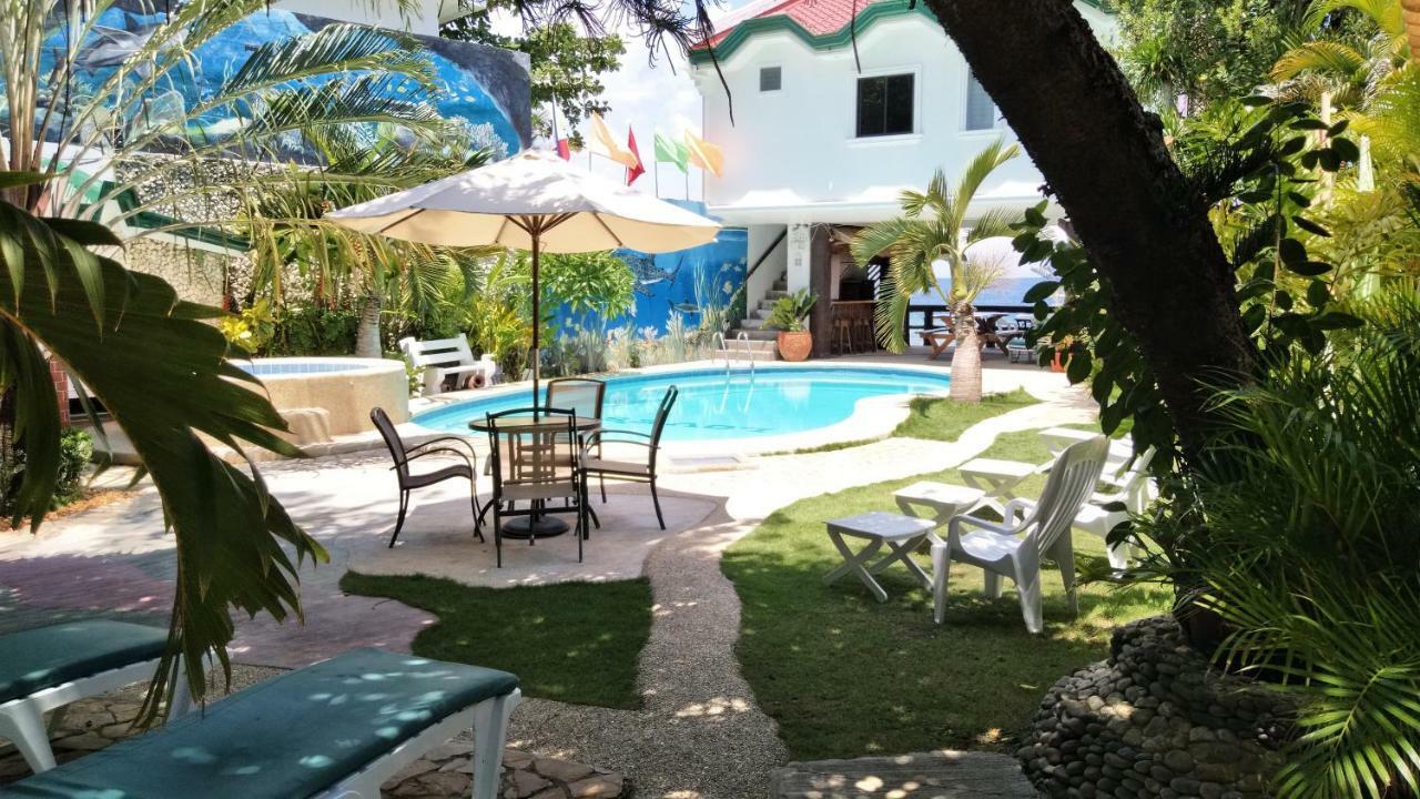Love'S Beach & Dive Resort Моалбоал Экстерьер фото