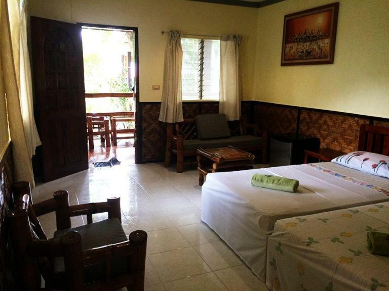 Love'S Beach & Dive Resort Моалбоал Экстерьер фото